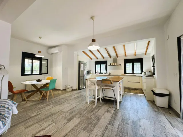 EXQUISITO CHALET A UN PASO DE LA PLAYA Y EL CASCO URBANO — 21