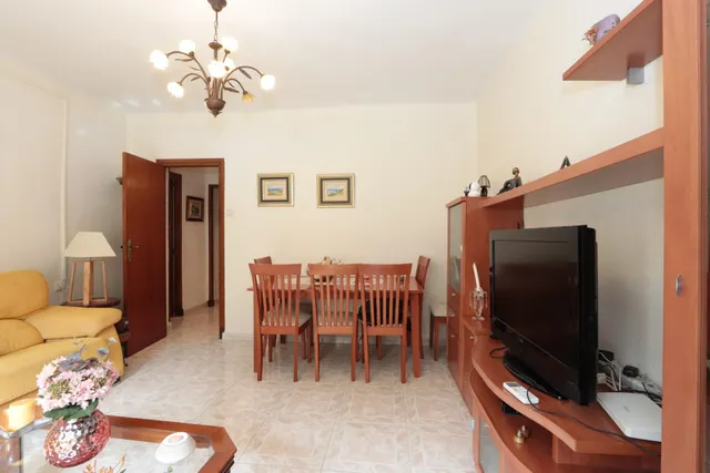 Piso en venta junto a calle Ángel Bruna de 110 m2, 3 dormitorios, baño y aseo, balcon y terraza acristalada — 6