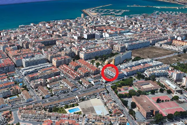 Apartamento céntrico, luminoso, y elegantemente reformado (1.ª planta). Balcón con orientación este, piscina comunitaria y a solo 800 m de Playa del Cura. — 36