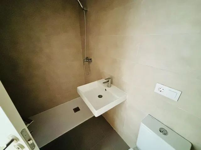 Moderno Apartamento en Fuengirola con Vistas y Amplias Zonas Comunes por €310,000 — 29