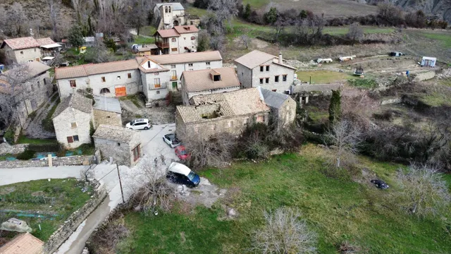 Casa tradicional de piedra para rehabilitar en lerés — 11
