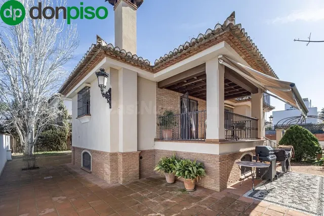 INCREÍBLE CHALET INDEPENDIENTE EN ZONA PRIVILEGIADA — 3