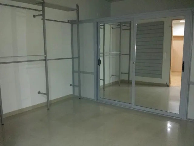 Local Comercial con Escaparate en Zona Estratégica — 6