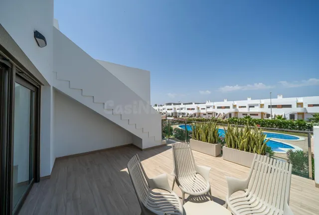 Bungalow de planta alta con 2 dormitorios y solarium privado