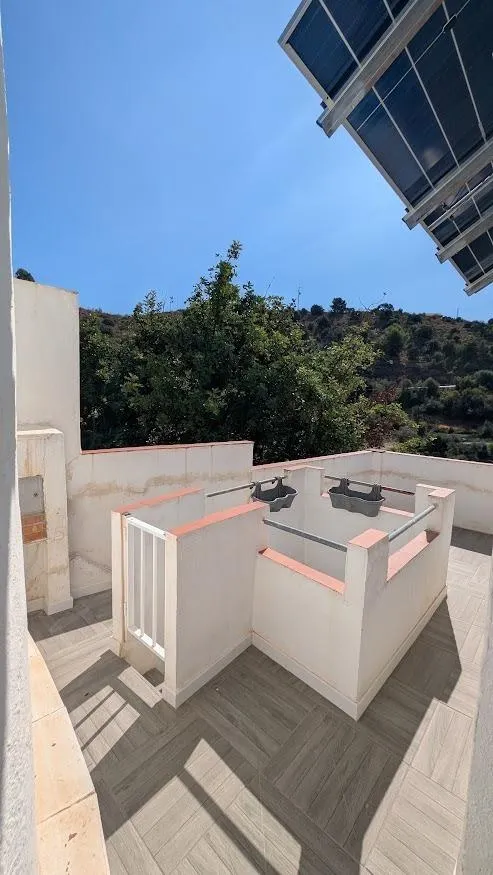 Casa rústica con terrazas y vistas a la montaña en Totalán — 26