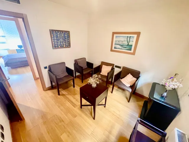 Muy buen piso de 4 Dorm. en Av. Oscar Espla — 29