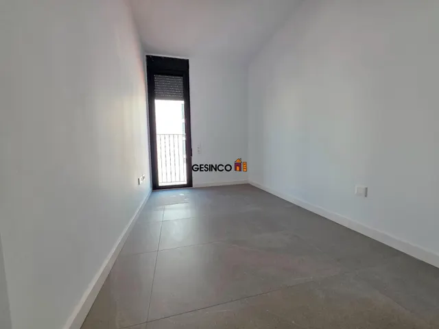 PISO EN TERCERA PLANTA SIN AMUEBLAR MUY CÉNTRICO — 10