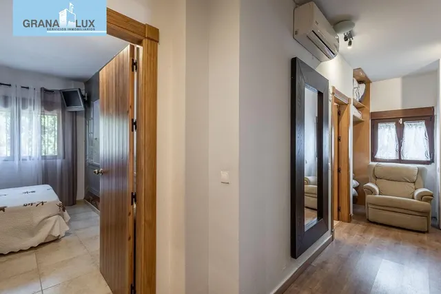 Chalet independiente con pozo propio y placas solares — 25