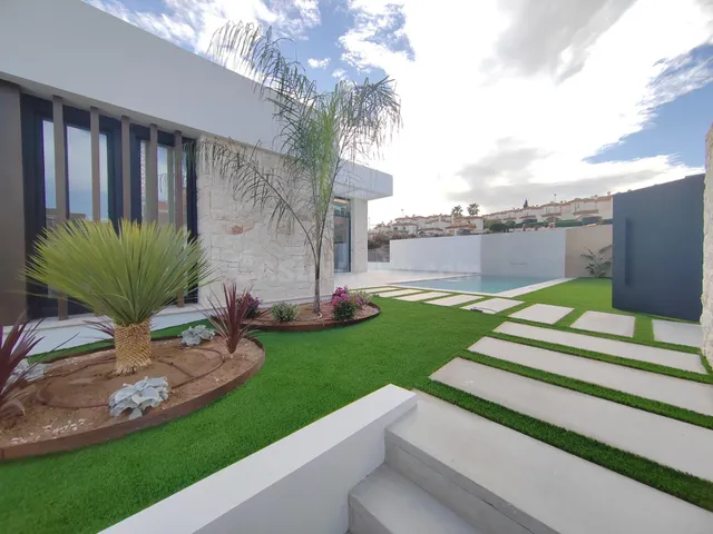 LLAVE EN MANO 2024 FANTASTICA VILLA INDEPENDIENTE EN CIUDAD  - foto 3