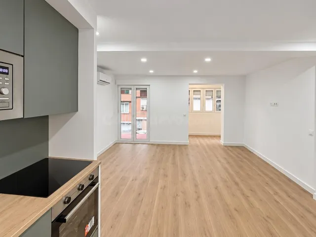Excepcional piso reformado con terraza y orientación este - foto 4
