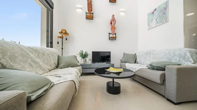 Villa moderna en esquina en Daya Vieja — 10