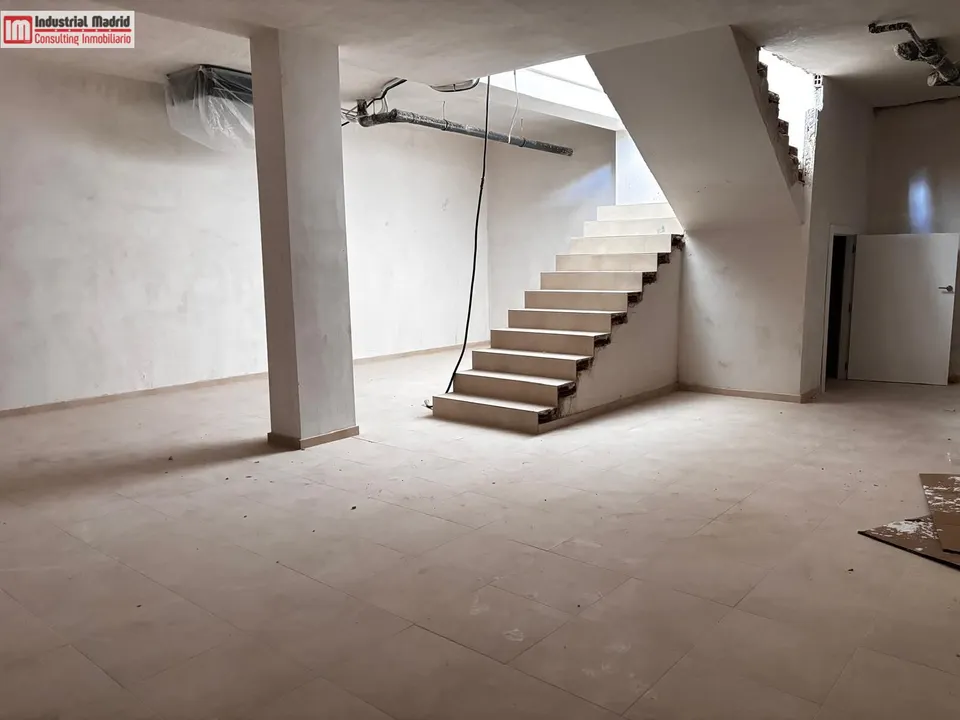 OPORTUNIDAD LOCAL EN EXCELENTE ZONA DE ARGANDA DEL REY