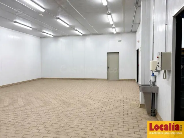 Nave industrial con instalaciones frigorificas Cartes — 9