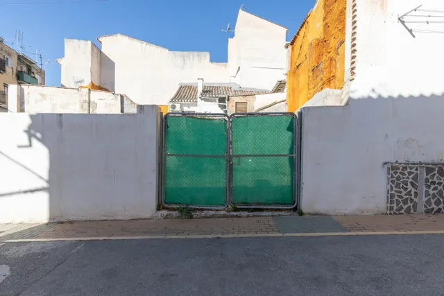 Parcela en Venta con Alto Potencial de Edificación en Peligros — 17