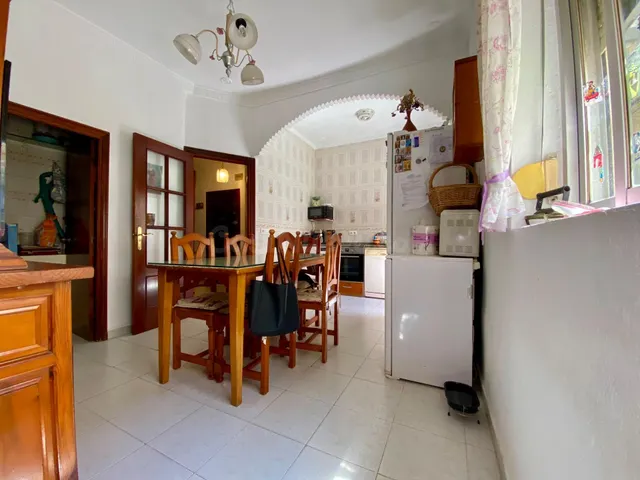 Vivienda amplia con patio-jardín, 5 habitaciones y trastero — 5