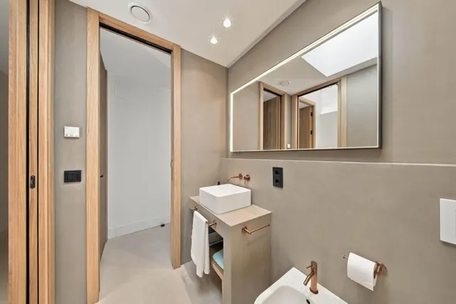 Exclusiva villa de diseño moderno con piscina privada, jardín, garaje y domótica avanzada — 28