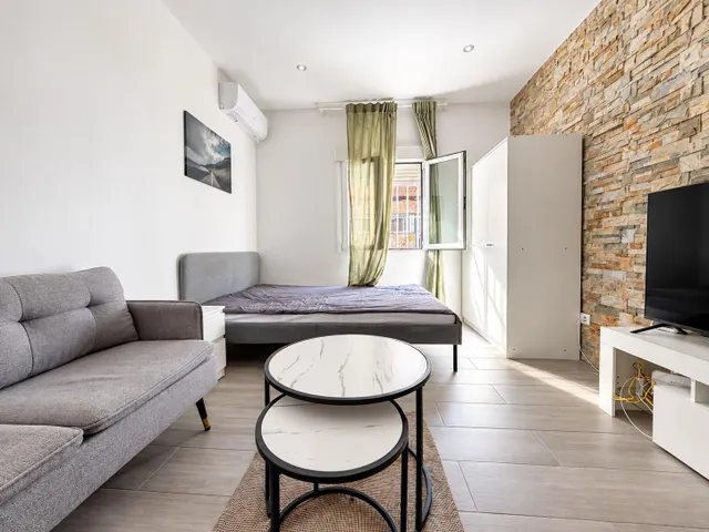 EXCLUSIVA VIVIENDA CON REFORMA INTEGRAL EN AV DE OPORTO - foto 2