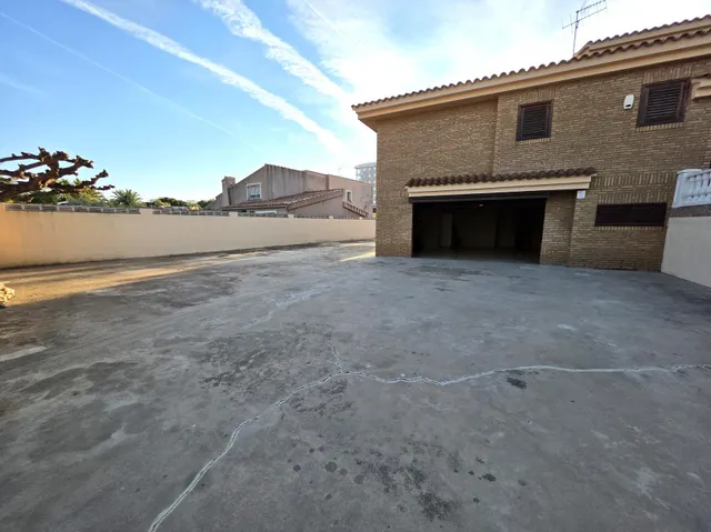 Villa en Gran Avenida de Benicàssim. Cerca del pueblo y de la playa del Voramar. 1700 m2 de parcela, — 46
