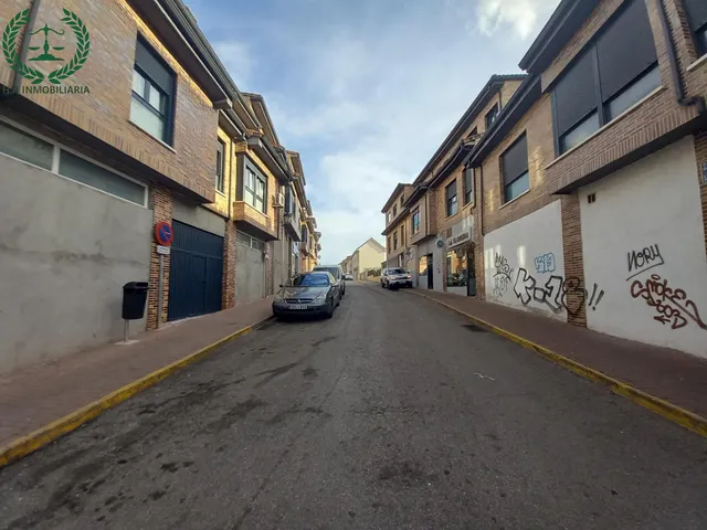 SE VENDEN PLAZAS DE GARAJE   DESDE 2.000 € — 3