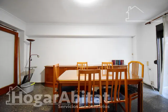 ¡Perfecto para invertir! Amplio, luminoso y económico con garaje y balcón — 28