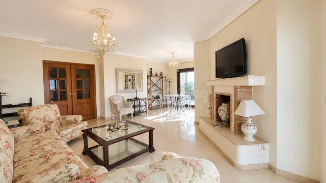 Espectacular apartamento en el pleno CENTRO de SAN PEDRO ALCÁNTARA con gran terraza y vistas PANORAMICAS AL MAR. — 14