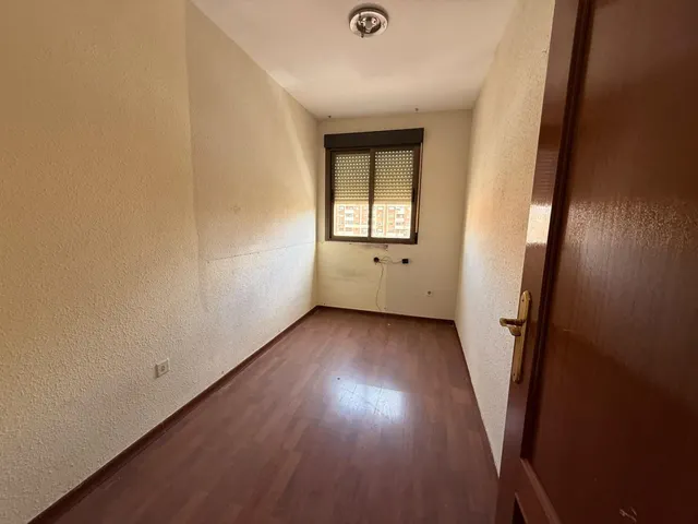 Piso de 3 dormitorios y un baño en Valdepasillas — 8