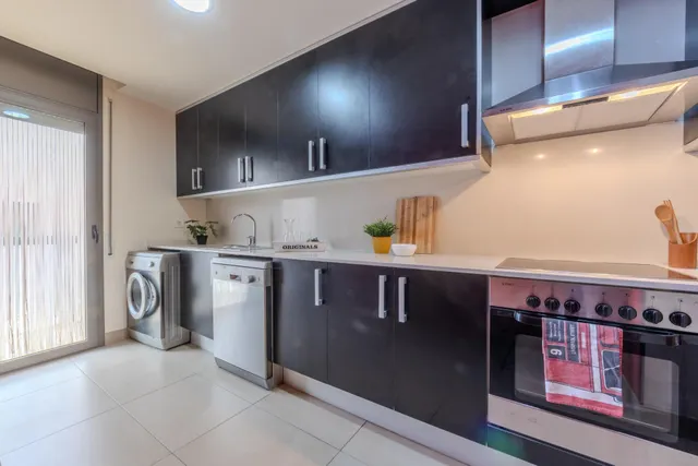 Vivienda construida en 2009, ubicada en zona tranquila residencial de Els Pallaresos. — 18