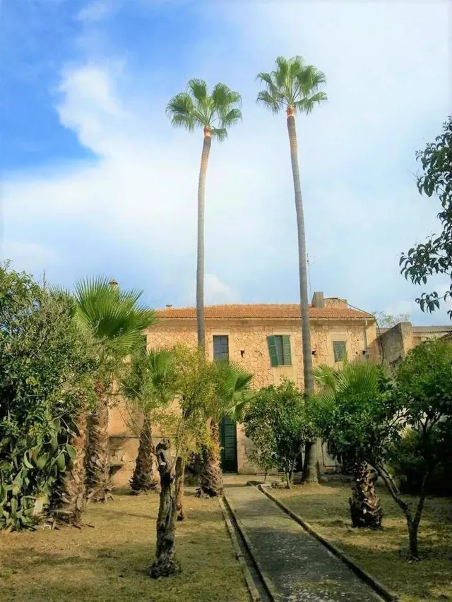 Casa emblemática con gran jardín y garaje en Muro
