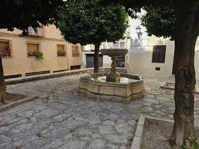 ¡PLAZAS DE GARAJE EN SAN BARTOLOMÉ! ¡A UN PASO DEL CENTRO! - foto 2