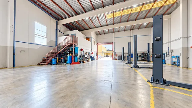 Nave junto a Mercadona en Aspe | Máxima visibilidad y potencial comercial — 8