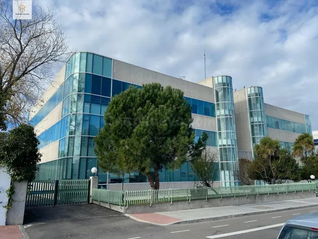 SE VENDE PLANTA DE OFICINAS en Tres Cantos (Madrid)