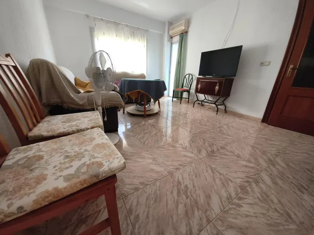 Última habitación libre para chica estudiante — 10