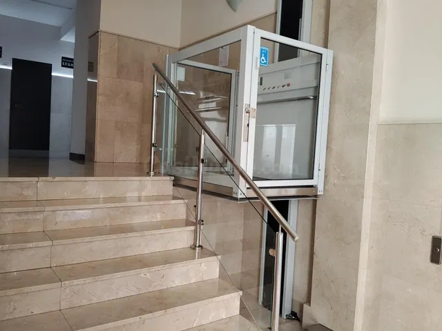 Piso de 72m2 útiles. Distribuido en tres dormitorios, salón, cocina, baño, despensa y amplio balcón — 3