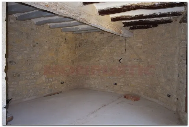 CASA DE PIEDRA ESQUINERA DE 257 M2 PRCTICAMNTE REFORMADA DE PIEDRA, 3 DORMITORIOS SUITES. — 22