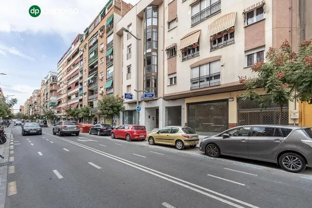 LOCAL COMERCIAL EN ARABIAL JUNTO HIPERCOR — 18