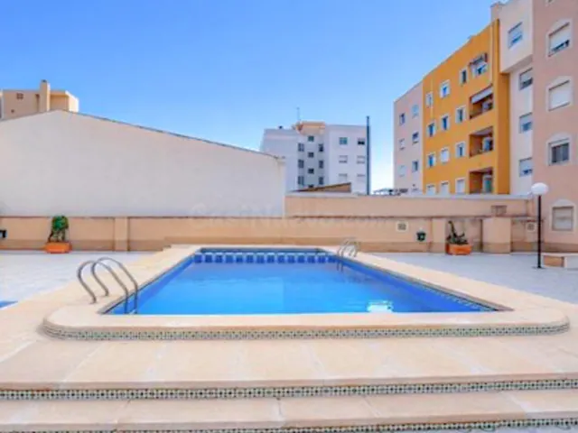 Oportunidad! Luminoso y encantador Ático con amplia terraza  - foto 4