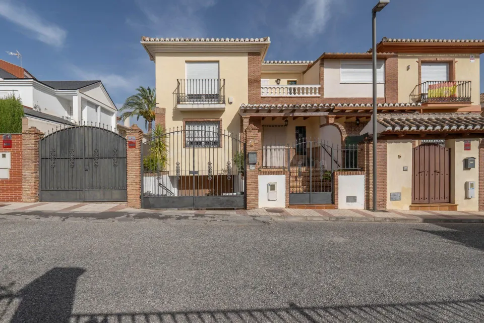 Magnífica casa unifamiliar de 4 dormitorios grandes en Otura