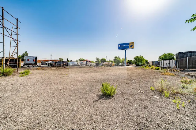 Terreno barajas 6.460m2 - suelo terciario - industrial -hospedaje — 29