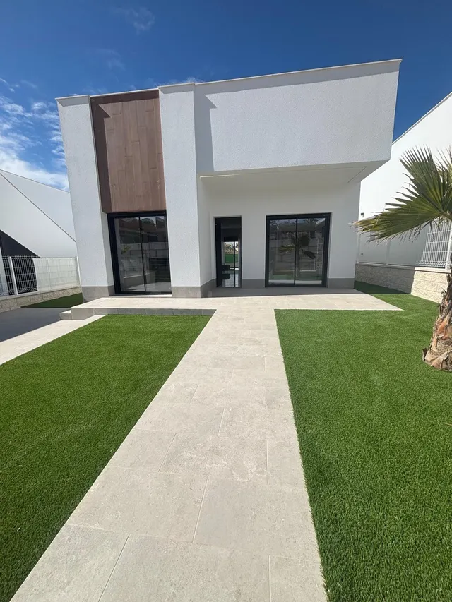 Preciosa villa soleada con piscina privada y parcela indepen - foto 4