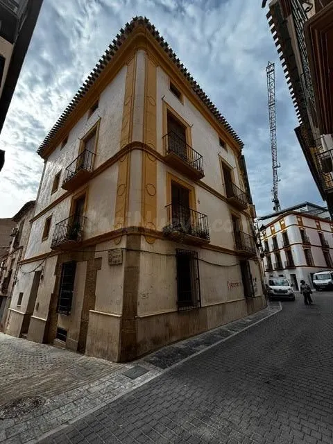 MAGNIFICA VIVENDA EN EL CENTRO DE LORCA
