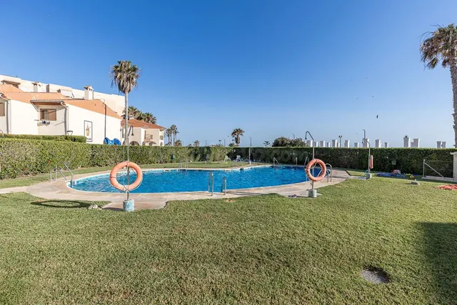 Fantástica casa en pleno paseo marítimo de Salobreña. - foto 2