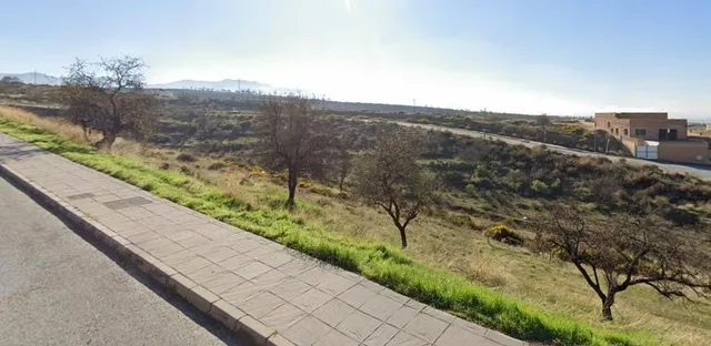 Parcela perfecta en La Zubia en la calle Gredos — 2