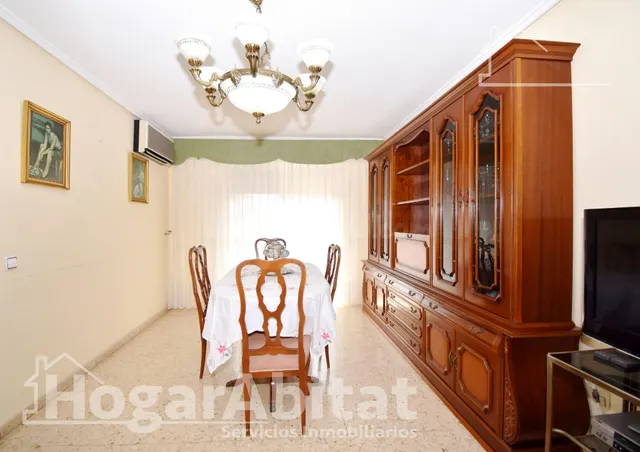 ¡MUY CENTRAL! SOFISTICADO, LUMINOSO Y EXTERIOR CON BALCÓN - foto 3