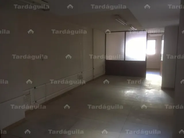 ALQUILER 80 M2 DE OFICINAS EN CALLE RODRÍGUEZ FABRÉS. — 8