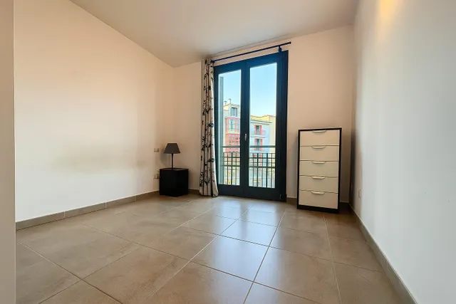 PRIMER PISO CON TERRAZA Y PARKING - ZONA AVENIDAS — 9