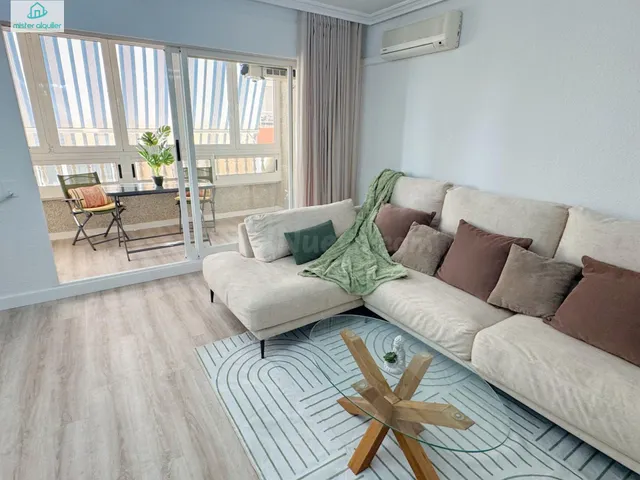 APARTAMENTO LUMINOSO A 100 METROS DE LA PLAYA EN EL CAMPELLO