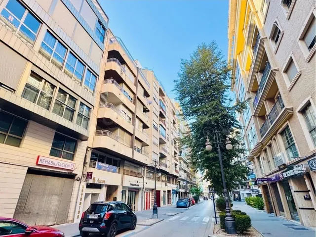 Estupendo entresuelo en Orihuela ciudad semi-nuevo ¿estás pe