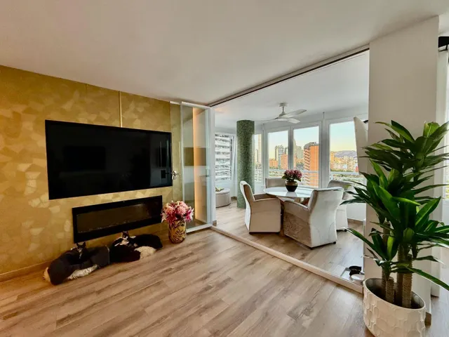 Apartamento reformado con vistas al mar, terraza y parking incluido en poniente, Benidorm — 4
