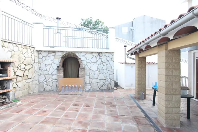 CASA A TRES VIENTOS CON 4 habitaciones, AMPLIO GARAJE Y PATI - foto 3