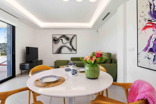 VILLAS DE LUJO! OBRA NUEVA! PISO PILOTO HECHO! ZONA ROJALES. - foto 4